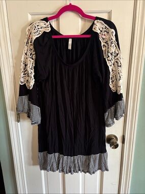 Emerald Black Scoop Neck Tunic with Cream Crochet Shoulders